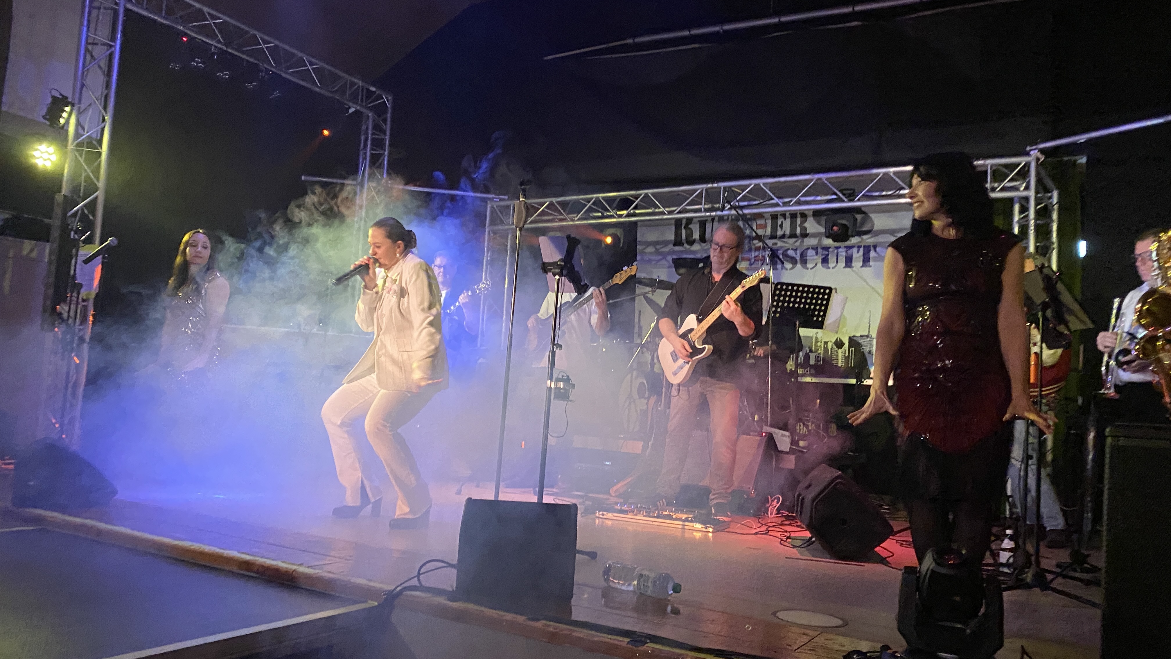 Rubber Biscuit Live