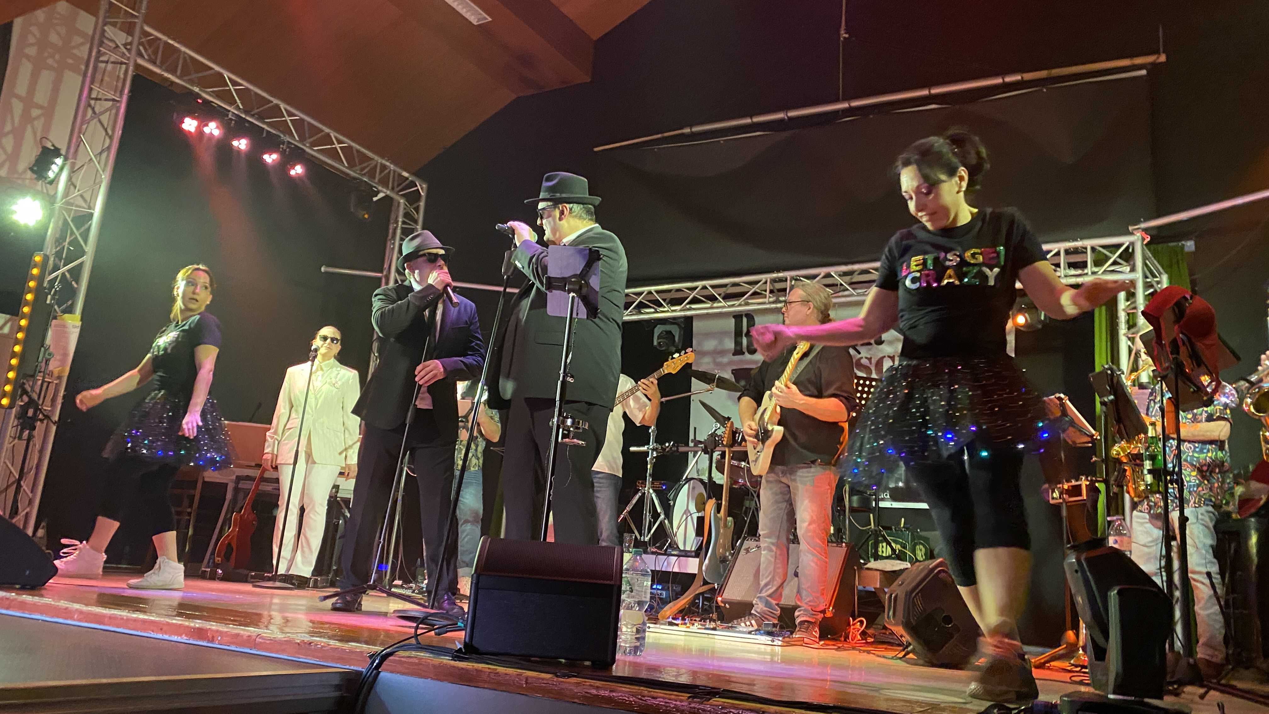 Rubber Biscuit Live